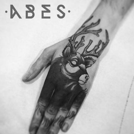 Tattoos - deer black n grey on hand - 95978